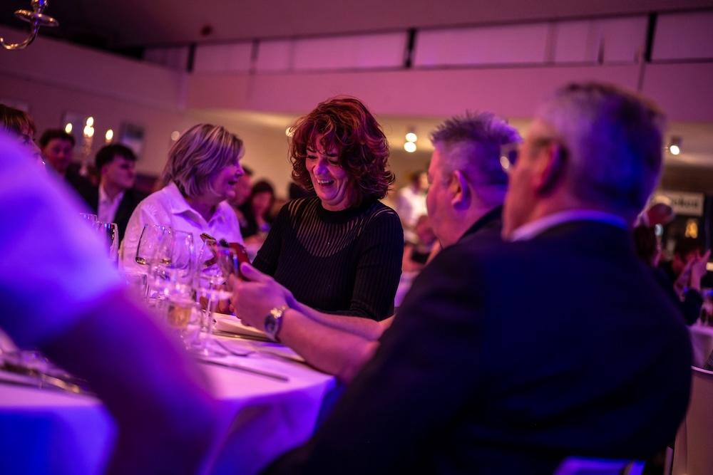 Muziekbingo tijdens een bedrijfsdiner